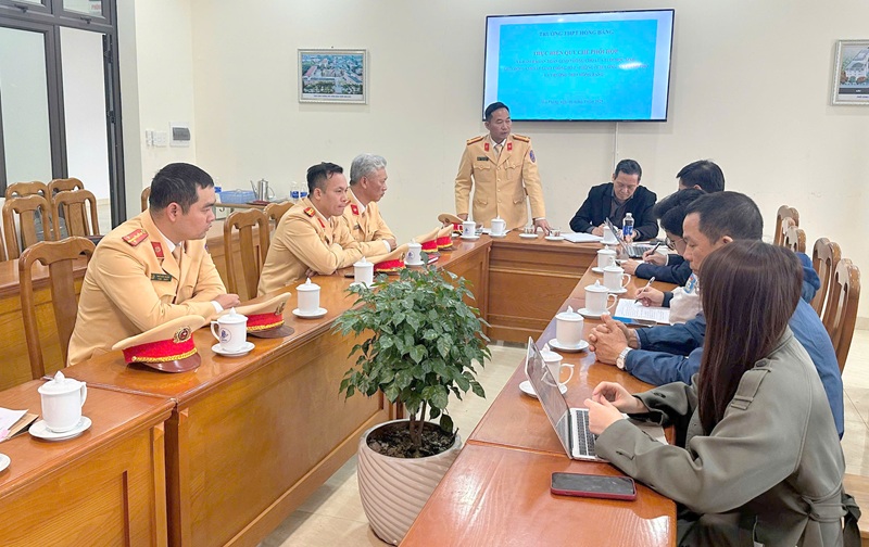 Đội CSGT số 3 (Phòng CSGT): Tổ chức tuyên truyền TTATGT đến 100% trường học trên địa bàn quận Hồng Bàng